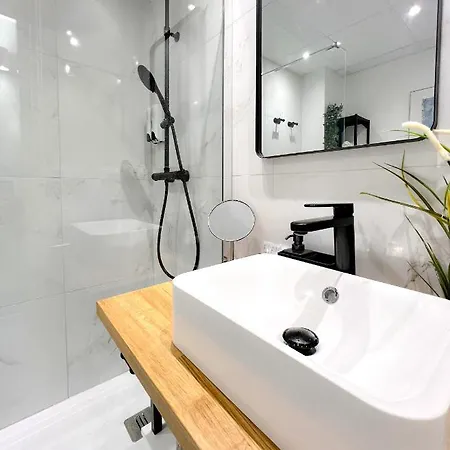 Stunning Studio In Los Cristianos Los Cristianos (Tenerife)